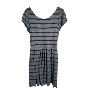 eight sixty Grey & Silver Metallic Thread Dress Eyelet Accented Stripes Size L